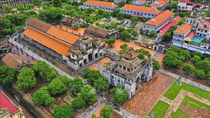 Catedral Phat Diem Ninh Binh vista desde arriba - Authentik Vietnam